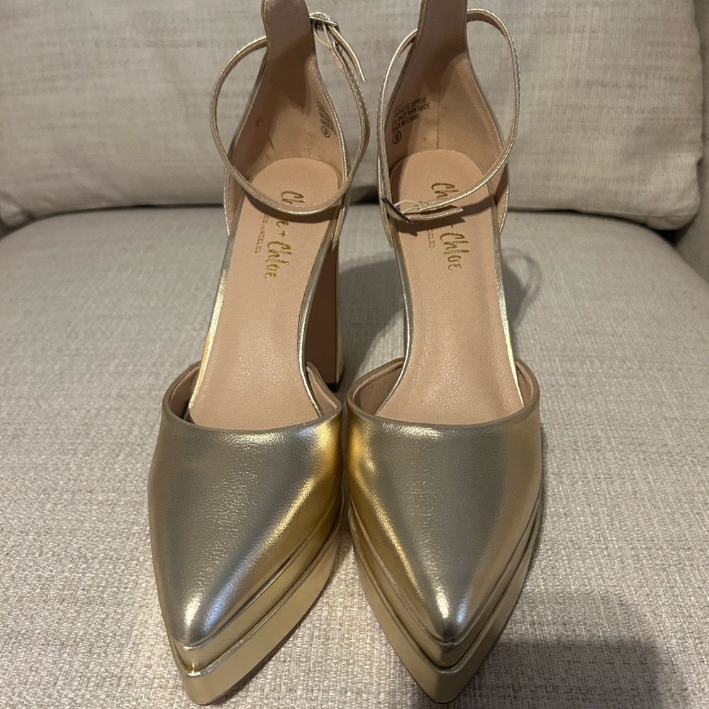 BRAND NEW CHASE AND CHLOE GOLD PLATFORMS SIZE 9